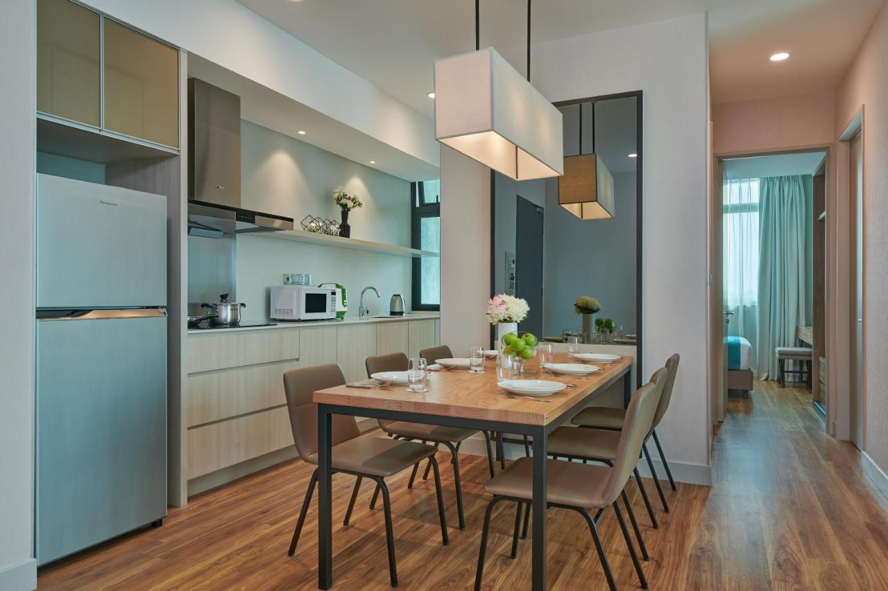 Mercure Living Putrajaya Eksteriør bilde A typical kitchen and dining room