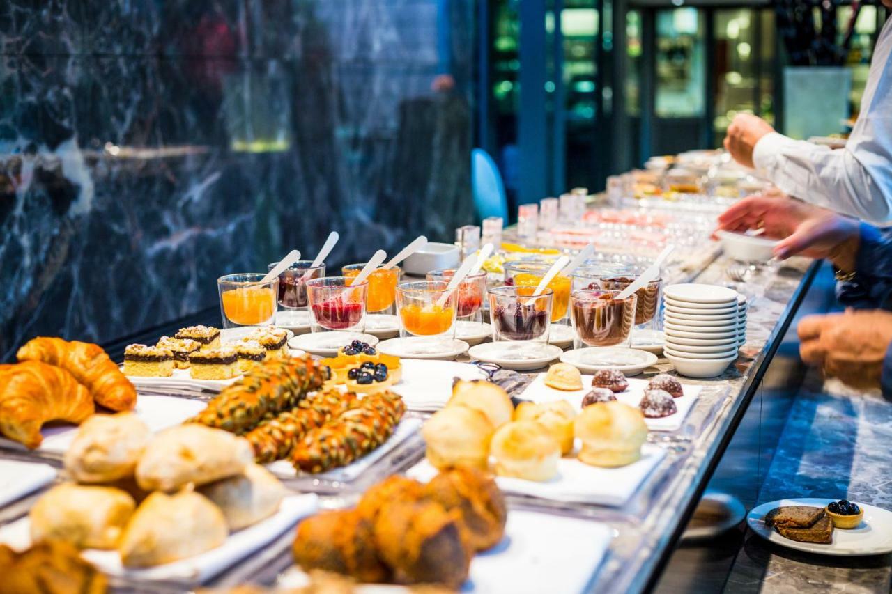 Mercure Living Putrajaya Eksteriør bilde A buffet at a hotel