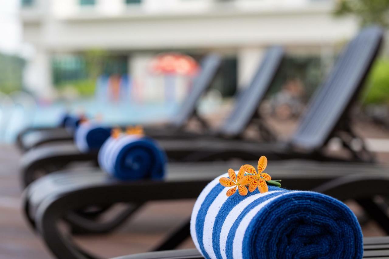 Mercure Living Putrajaya Eksteriør bilde A rolled towel