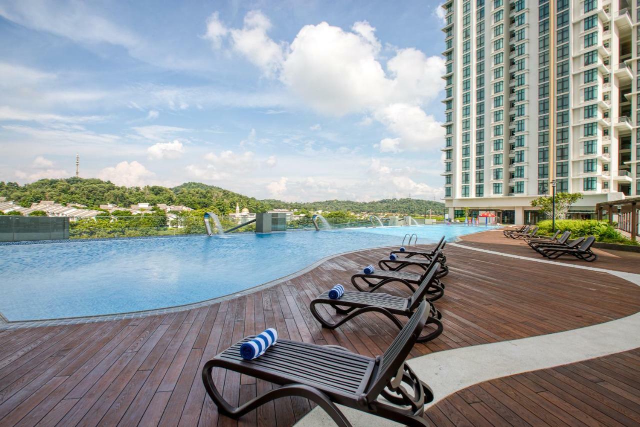 Mercure Living Putrajaya Eksteriør bilde Infinity Pool