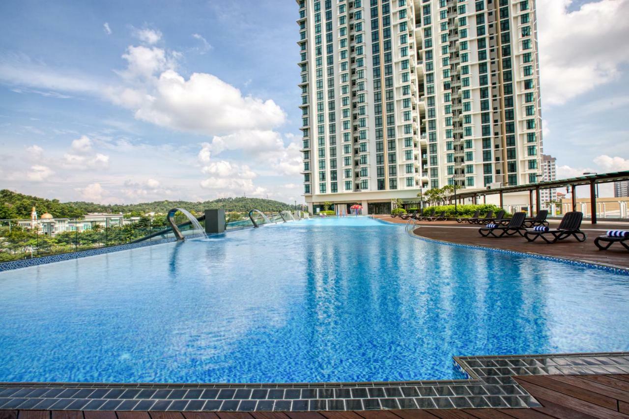 Mercure Living Putrajaya Eksteriør bilde Infinity Pool