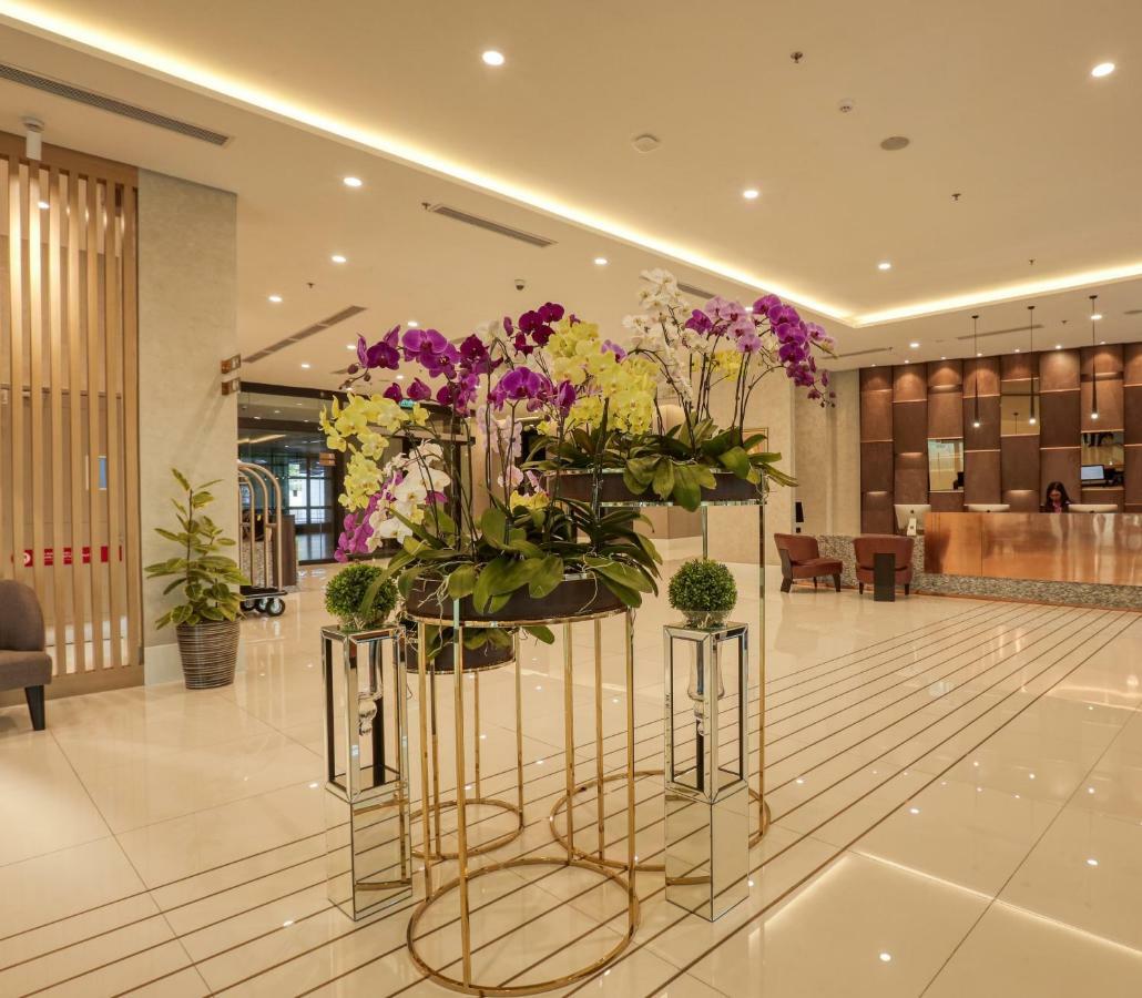 Mercure Living Putrajaya Eksteriør bilde The lobby of the hotel